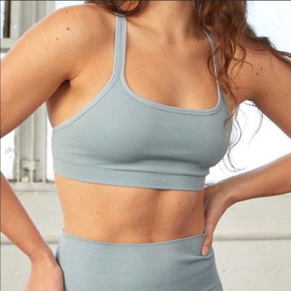 Set Active box bra in rain